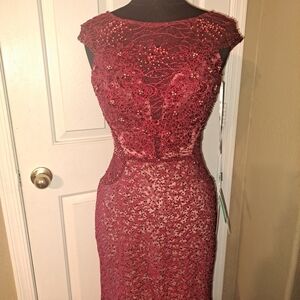Chic Burgundy Lace Maxi Dress